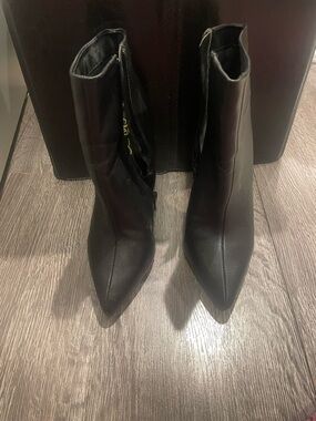 Women's Black Pointed-Toe Ankle Boots